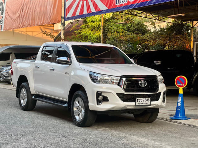 2019 TOYOTA Hilux