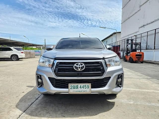 2019 TOYOTA Hilux