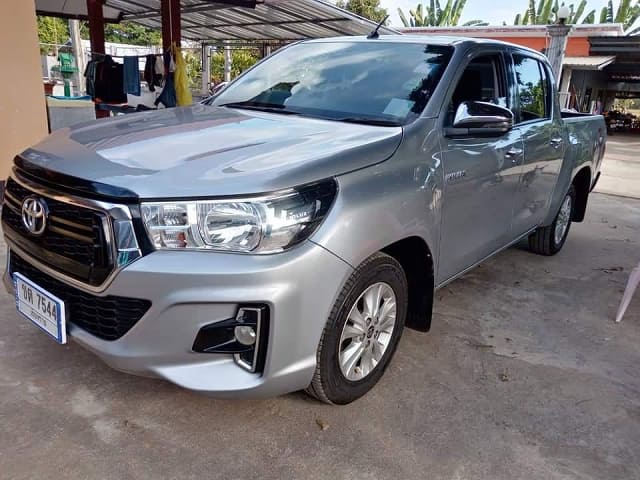 2019 TOYOTA Hilux