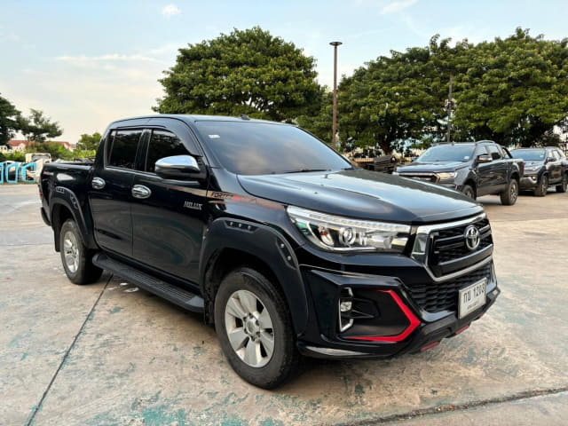 2019 TOYOTA Hilux