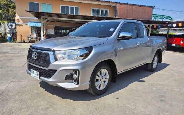 2019 TOYOTA Hilux