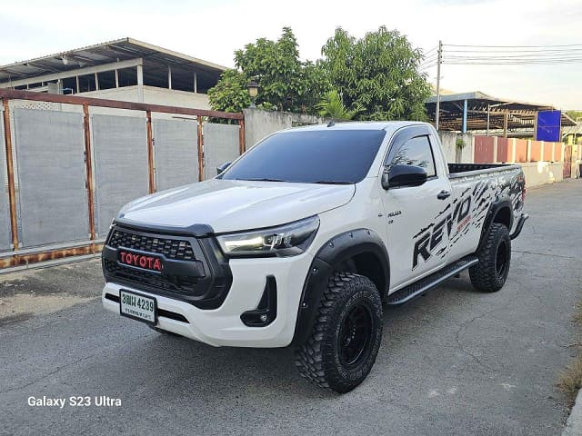 2022 TOYOTA Hilux