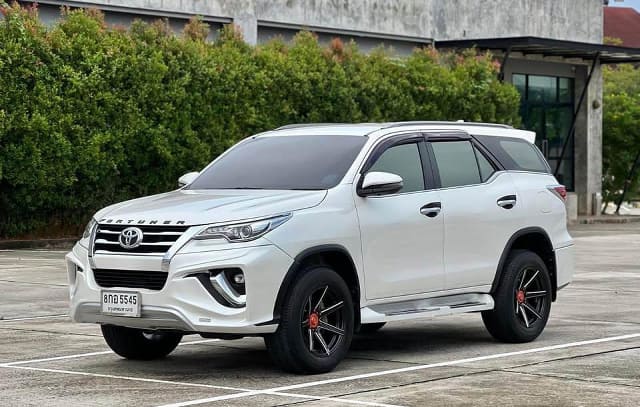 2019 TOYOTA Fortuner