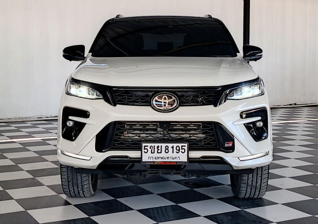 2022 TOYOTA Fortuner