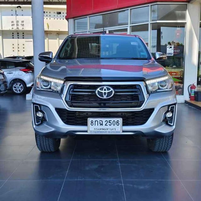 2019 TOYOTA Hilux