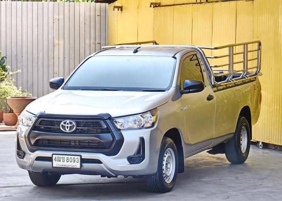 2024 TOYOTA Hilux