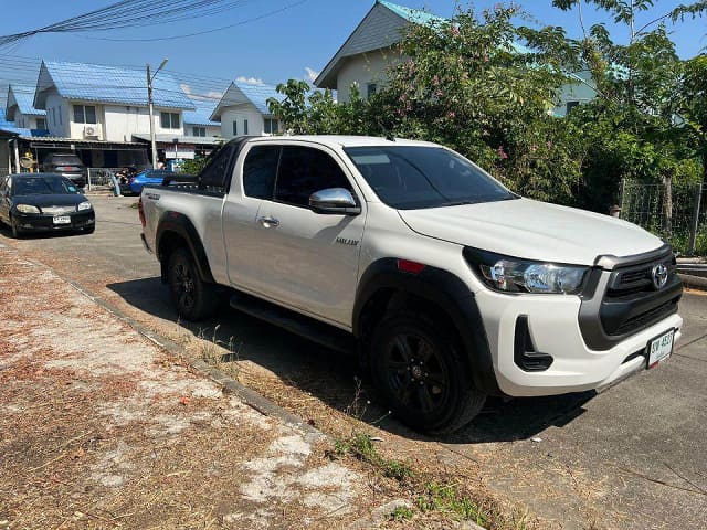 2021 TOYOTA Hilux