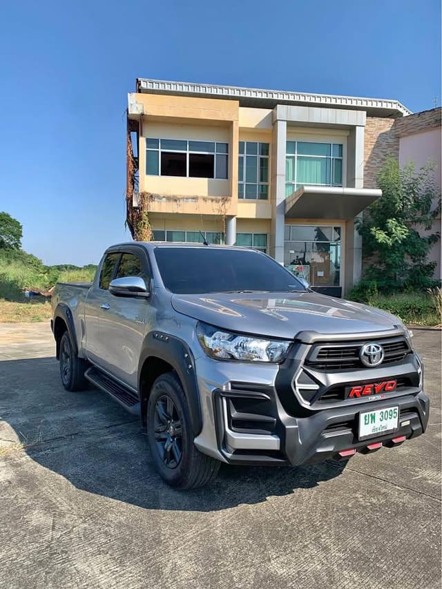 2021 TOYOTA Hilux