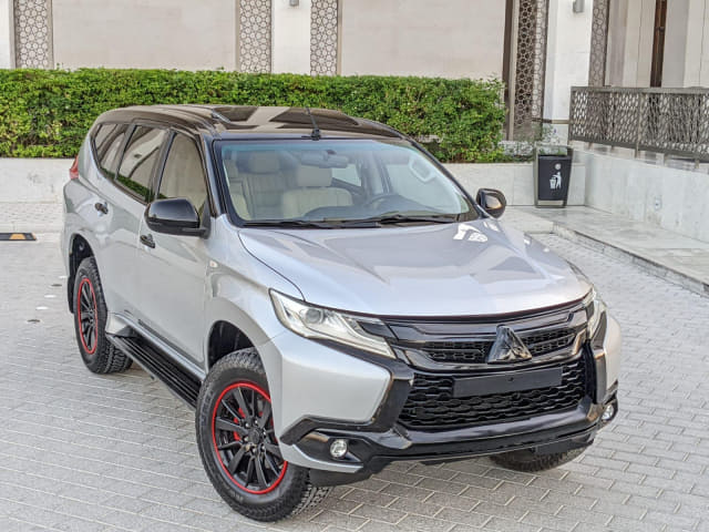 2019 MITSUBISHI Montero