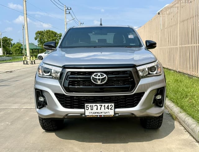 2019 TOYOTA Hilux