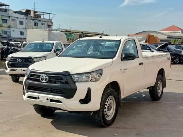 2024 TOYOTA Hilux