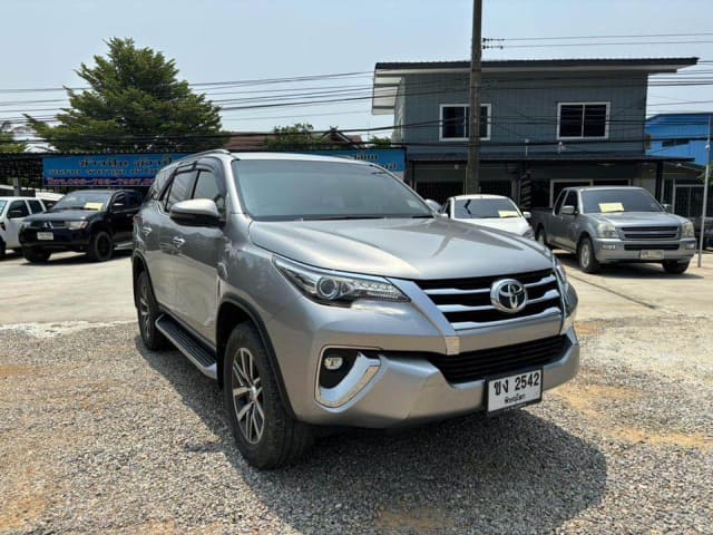 2017 TOYOTA Fortuner