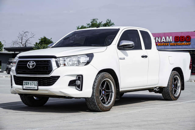 2020 TOYOTA Hilux