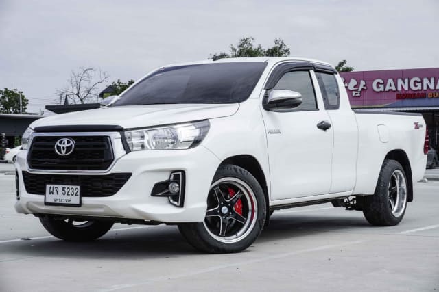 2020 TOYOTA Hilux