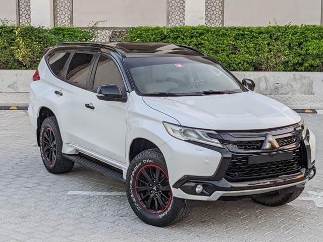 2017 MITSUBISHI Montero