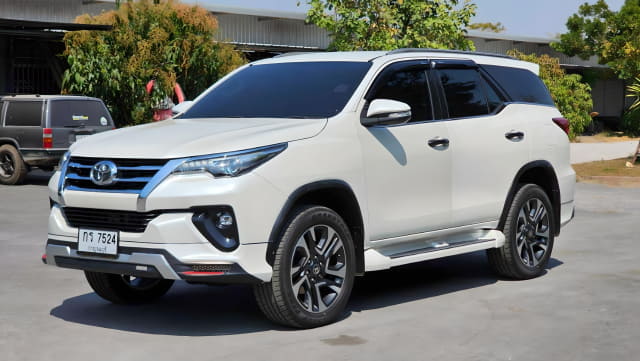 2016 TOYOTA Fortuner