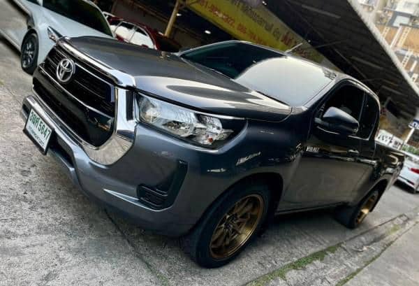 2023 TOYOTA Hilux