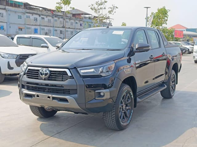 2025 TOYOTA Hilux