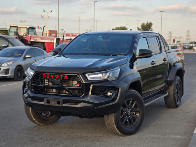 2023 TOYOTA Hilux, 