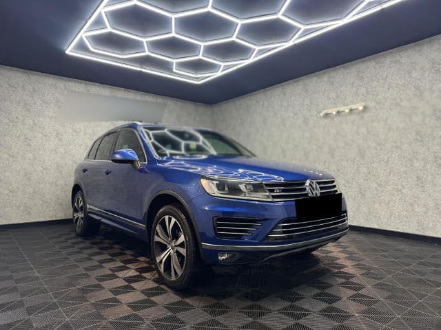 2016 VOLKSWAGEN Touareg