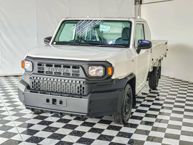 2025 TOYOTA Hilux