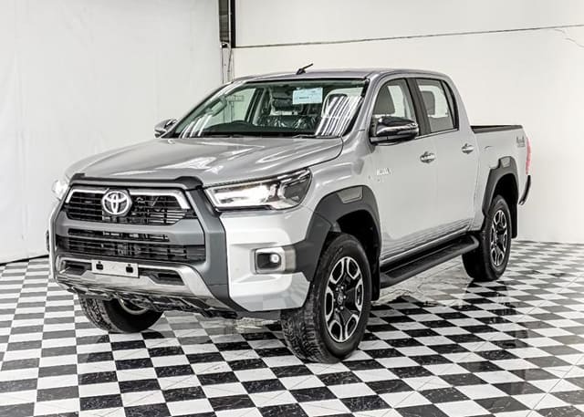 2025 TOYOTA Hilux
