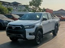 2025 TOYOTA Hilux