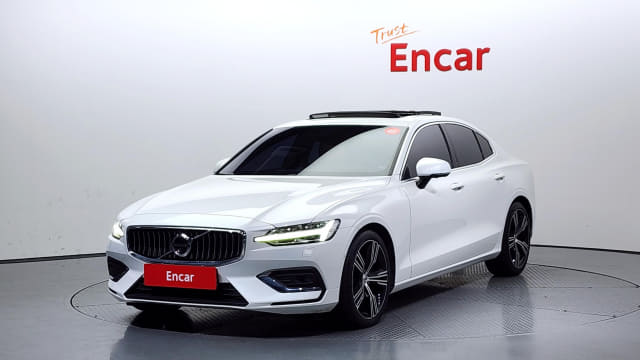 2020 VOLVO S60