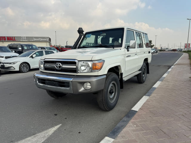 2018 TOYOTA Land Cruiser