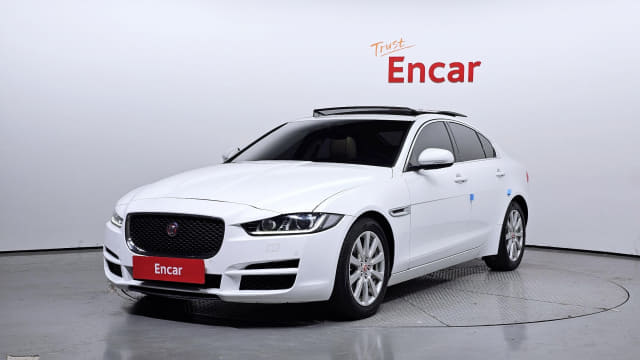 2019 JAGUAR XE
