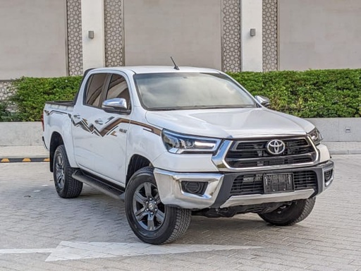 2024 TOYOTA Hilux