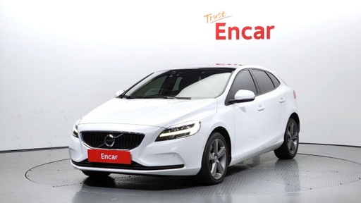 2018 VOLVO V40
