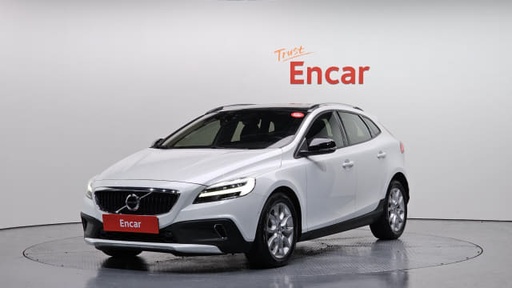 2018 VOLVO V40
