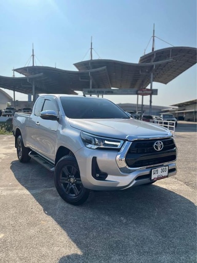 2024 TOYOTA Hilux