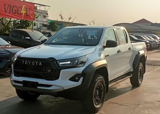 2025 TOYOTA Hilux