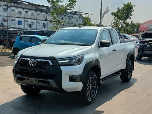 2025 TOYOTA Hilux