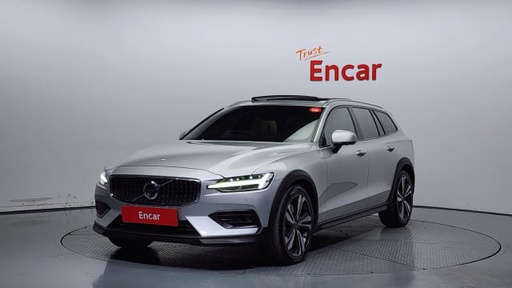2020 VOLVO V60