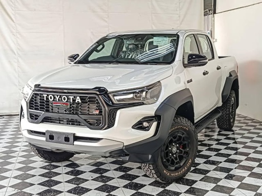 2025 TOYOTA Hilux