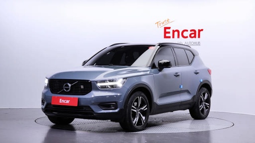 2020 VOLVO XC40