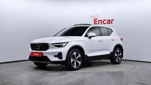 2023 VOLVO XC40