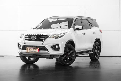 2017 TOYOTA Fortuner