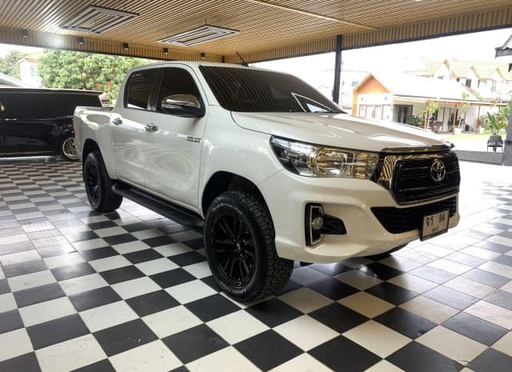 2017 TOYOTA Hilux