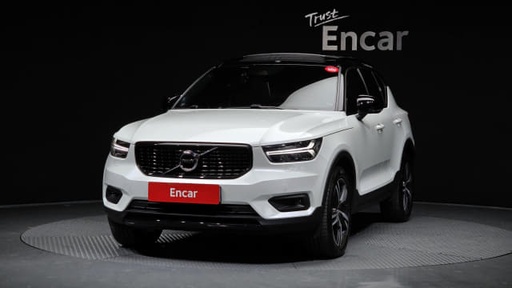 2020 VOLVO XC40