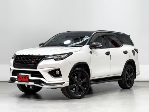 2017 TOYOTA Fortuner