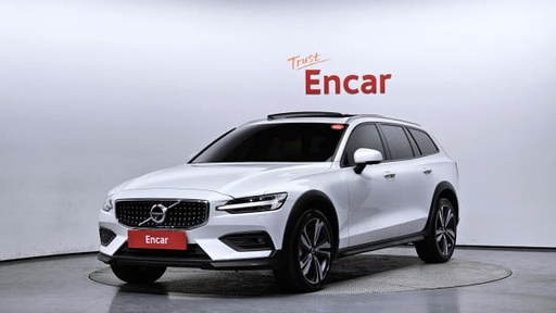 2021 VOLVO V60