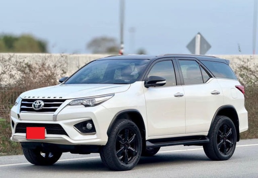 2017 TOYOTA Fortuner