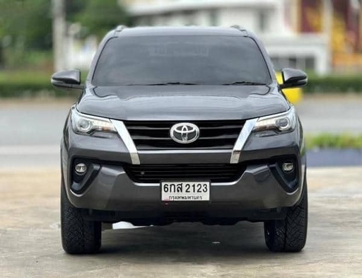 2017 TOYOTA Fortuner