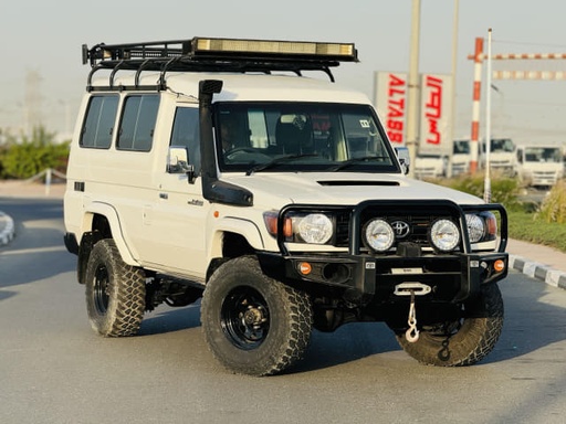 2017 TOYOTA Land Cruiser