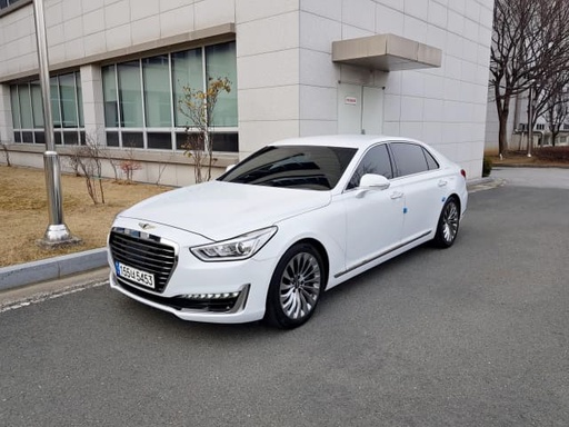 2017 Genesis EQ900