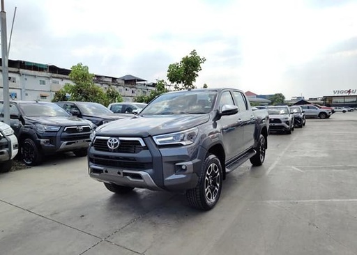 2025 TOYOTA Hilux